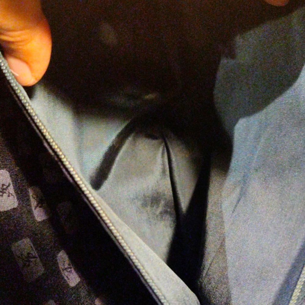 Yves Saint Laurent YSL White and Navy Shoulder Tote with Logo Design - Picture 8 of 10